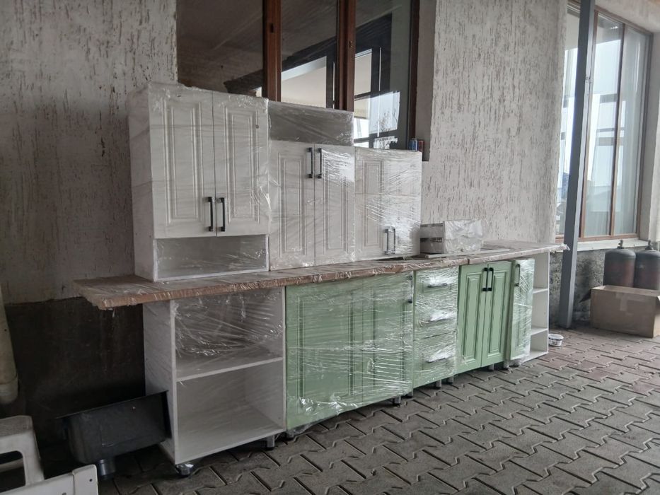 Срочно продам кухонный гарнитур.