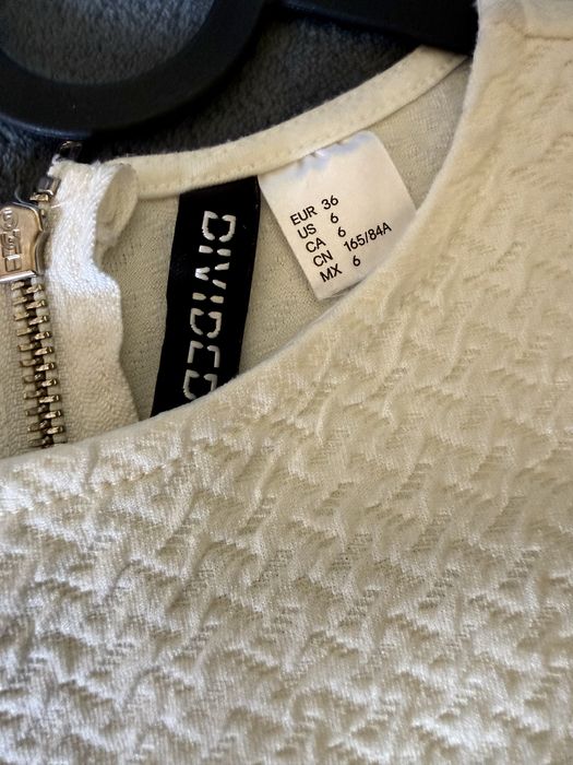 Бяла рокля с изрязани детайли H&M