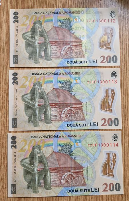 Bancnote 200 lei serii consecutive