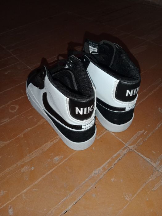 Продам 2 пары новых кроссовок