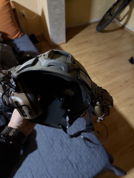 Airsoft каска с антифони АКТИВНИ