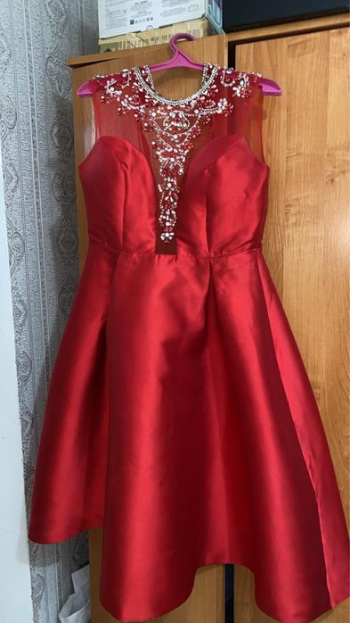 Нарядной платье