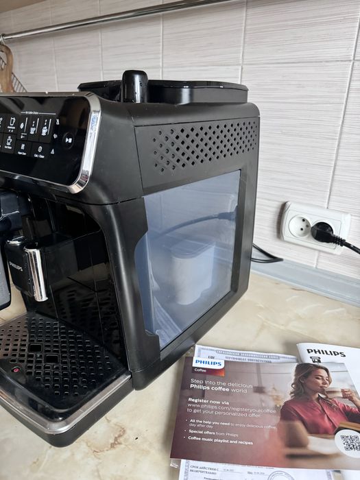 Продам кофемашину Philips LatteGo EP3241