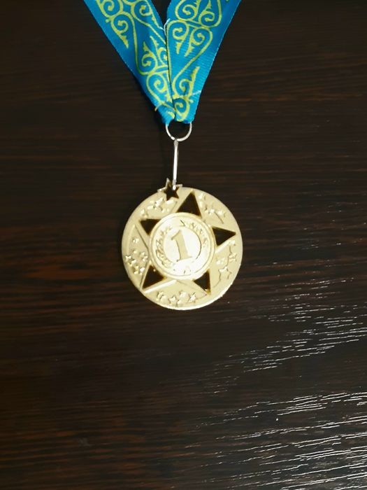 Продам медали|ремешок в подарок