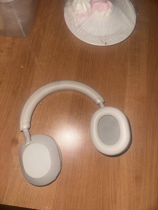 Наушники Sony WH-1000XM5 серебристый