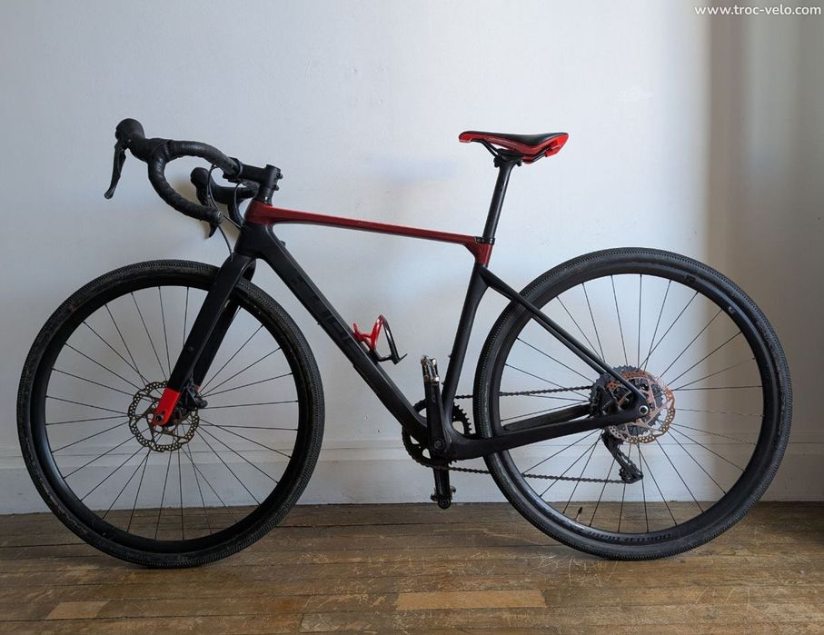 Bicicleta gravel carbon cube