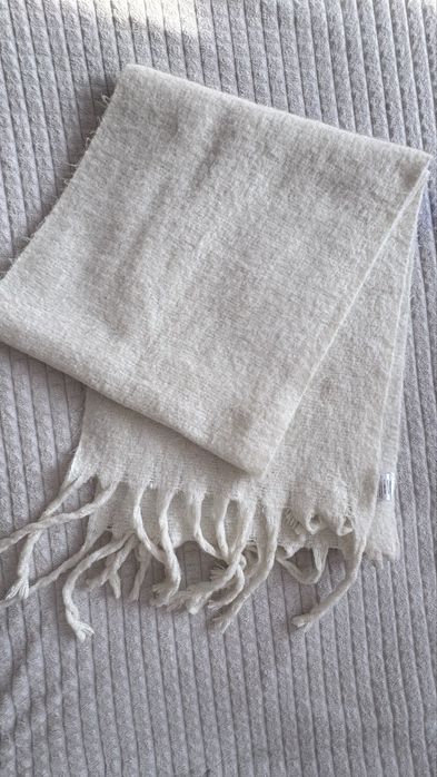 Шарф белый теплый б/у