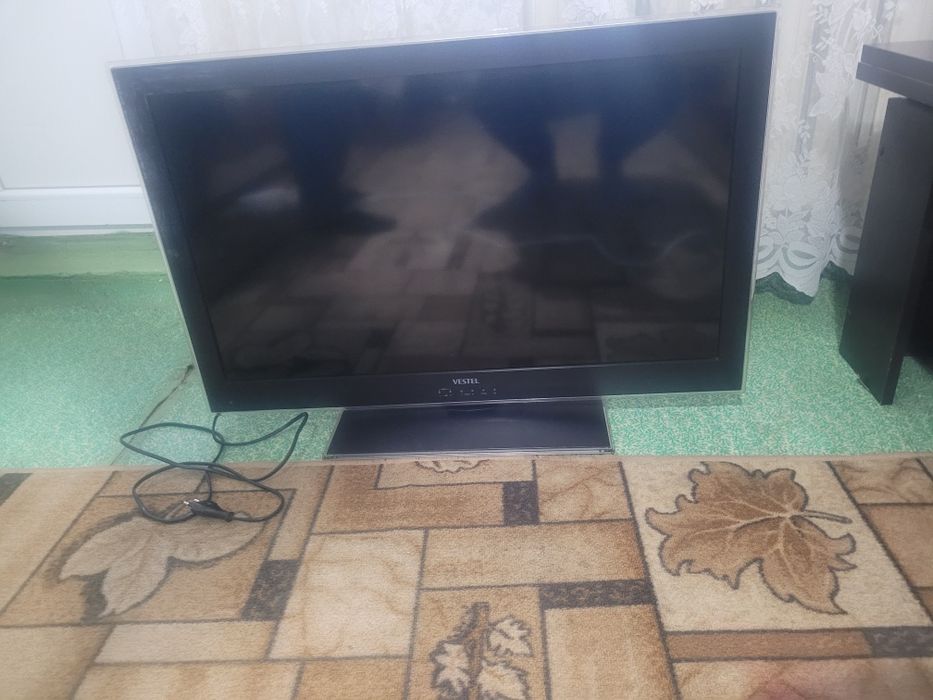 Продам телевизор на запчасти