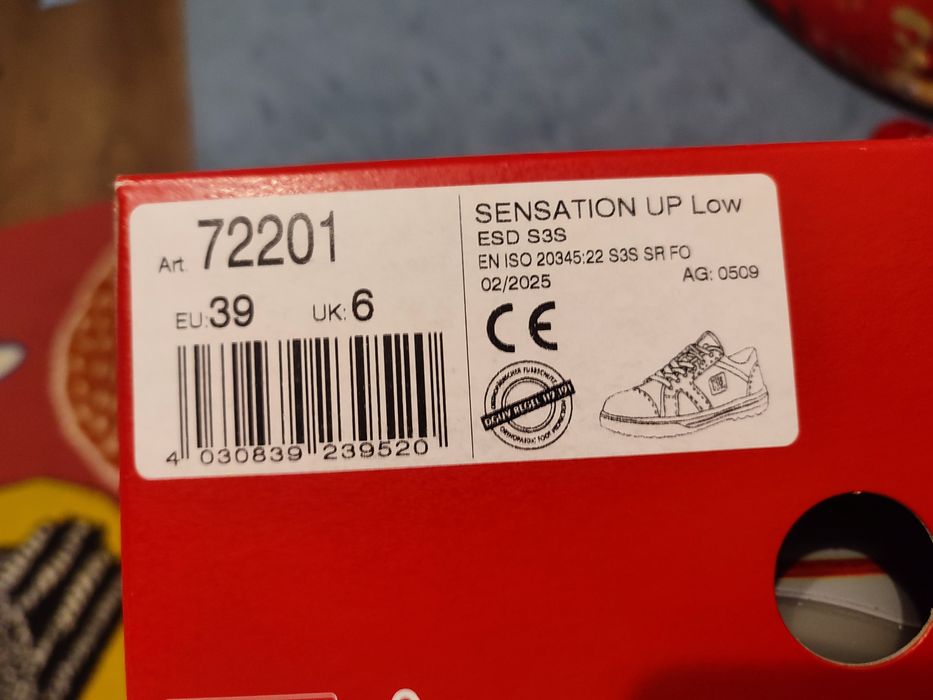 Vând pantofi de protecție marca Elten , mărimea 39