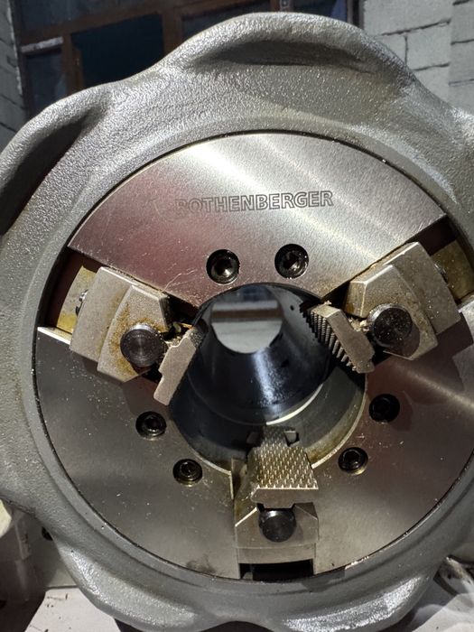 Metal turbalarga rezba ochish aparati
