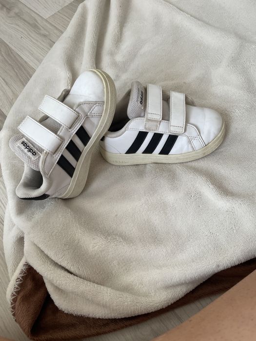 Adidas marimea 24 pentru joaca