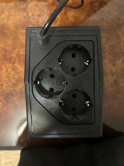 Бесперебойник Ippon