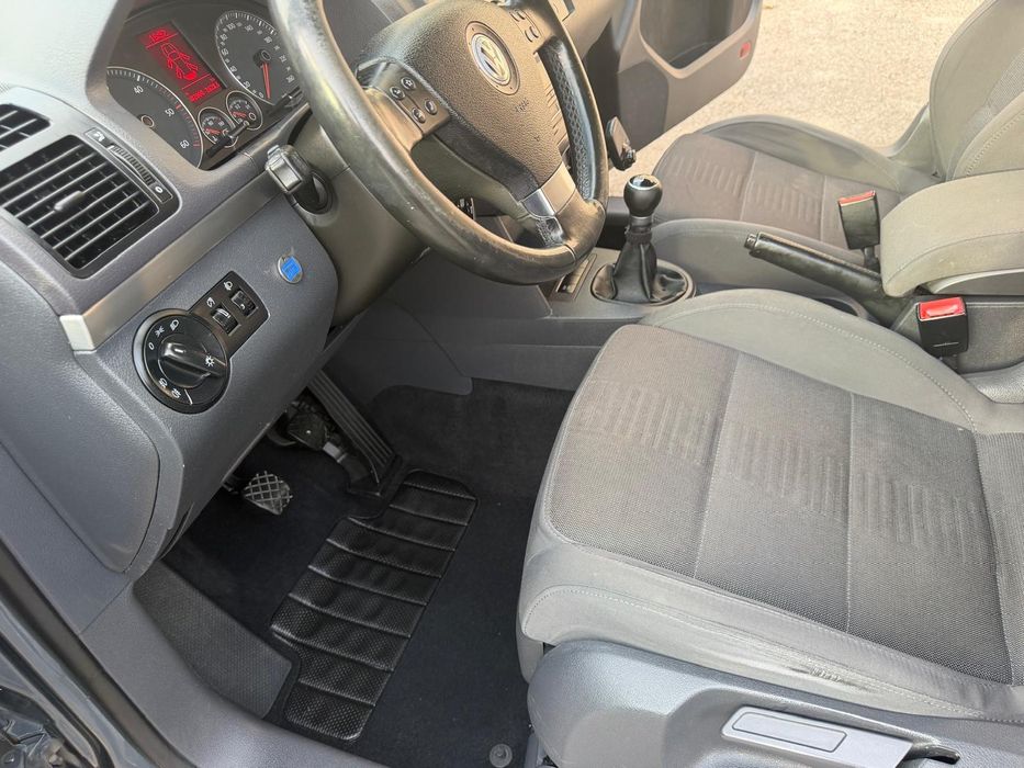 Vând Volkswagen Touran, 2008 ,2.0 TDI,140 CP, 12.500 lei Negociabil