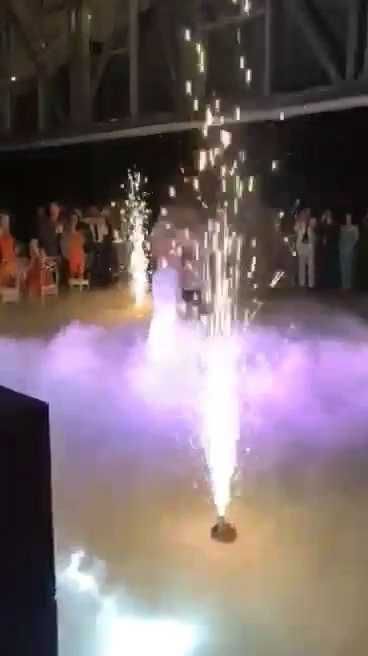 Fum greu, gheata carbonica, artificii dansul mirilor.