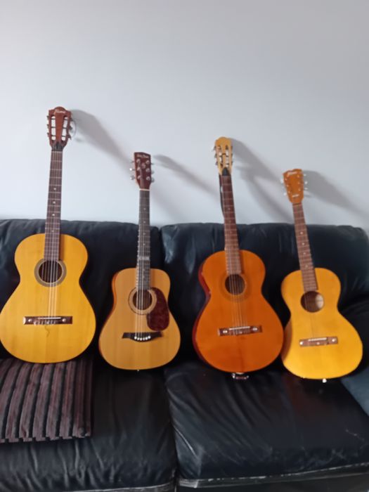 Diferite chitari mici si mari de la 80 ron