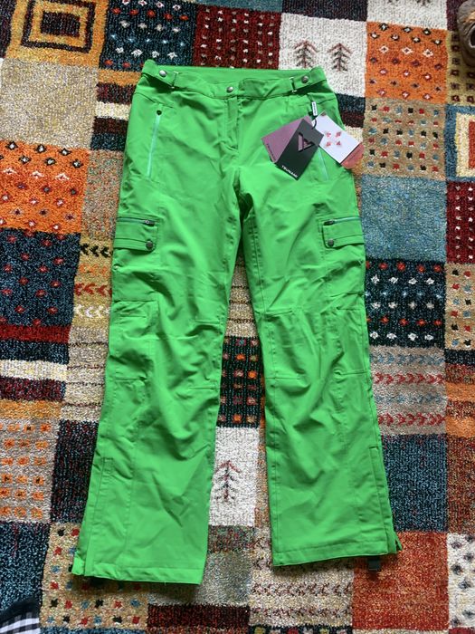 Зелен панталон за ски.