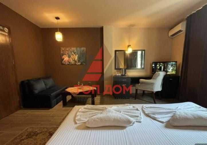 Дава се под наем Едностаен апартамент в Варна, Център - 30 кв.м за 331.5 € - Снимка #2