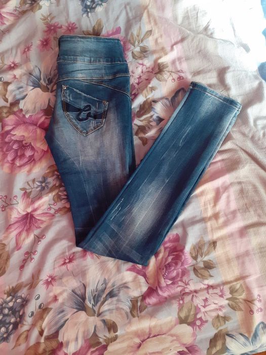 Lot 2 Blugi de marime 27