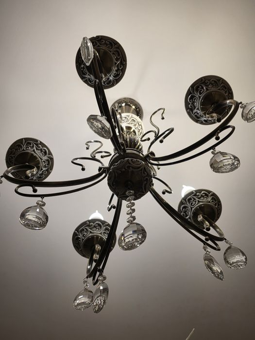 Продам люстры и бра по смешной цене