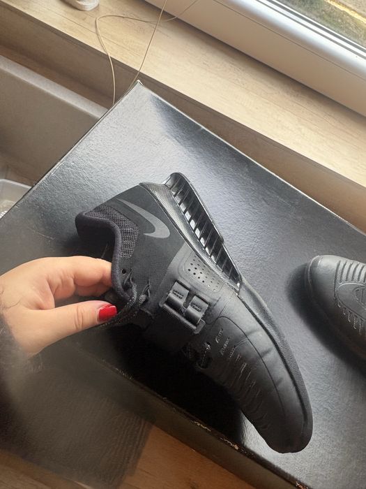 Ромалеос 3  обувка за спорт