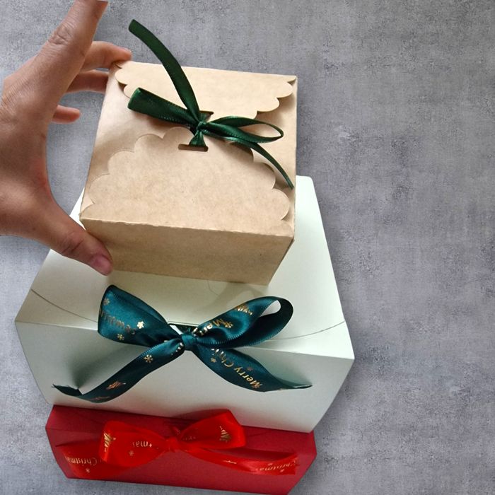 Коробки подарочные с лентой!