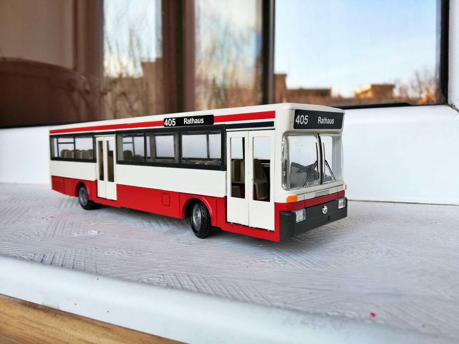 Mercedes Benz 0405 на фирма NZG метален във мащаб 1/50 (Като ново)