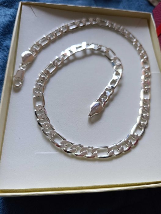 Нов, масивен сребърен ланец . Поставени  в кутия.