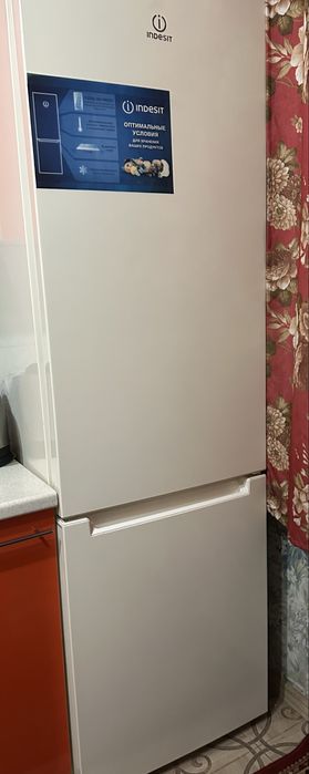 Продам холодильник indesit