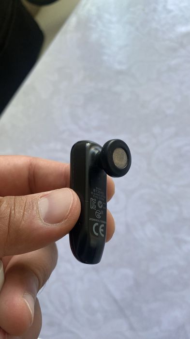 Блютуз наушник.