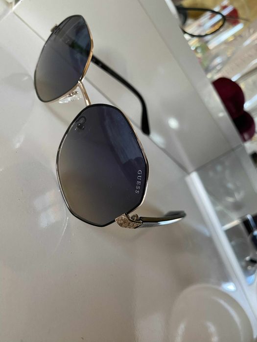 GUESS info na lichno