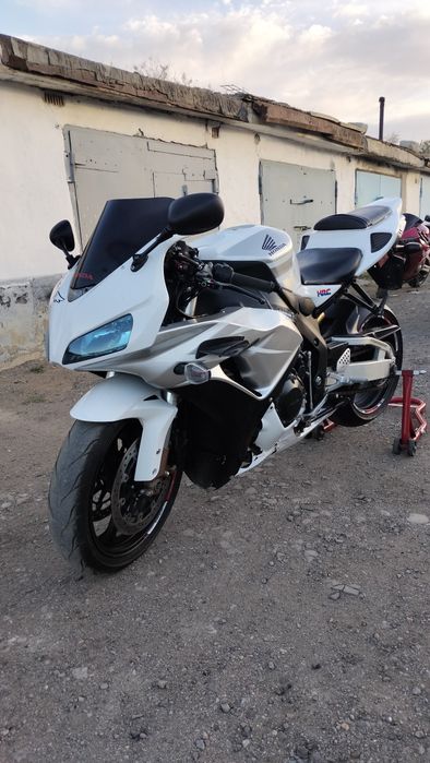 Продам мотоцикл Хонда сбр 1000 RR 2006