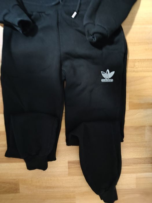 Vând trening dama Adidas