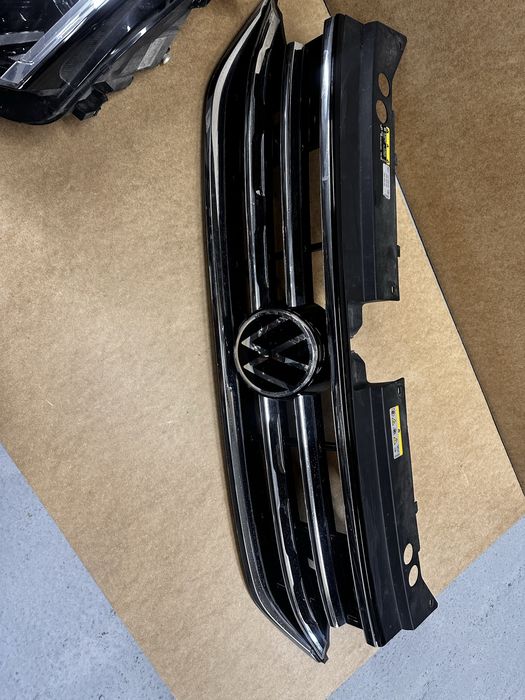 Faruri full led,grilă radiator.emblemă distronic.vw tiguan 2 facelift.