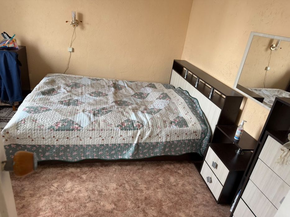 Продам спальный гарнитур