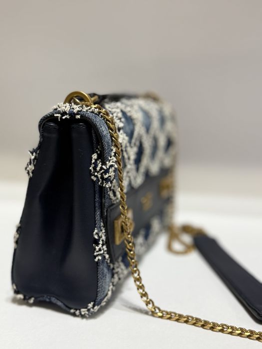 Продам сумку Guess