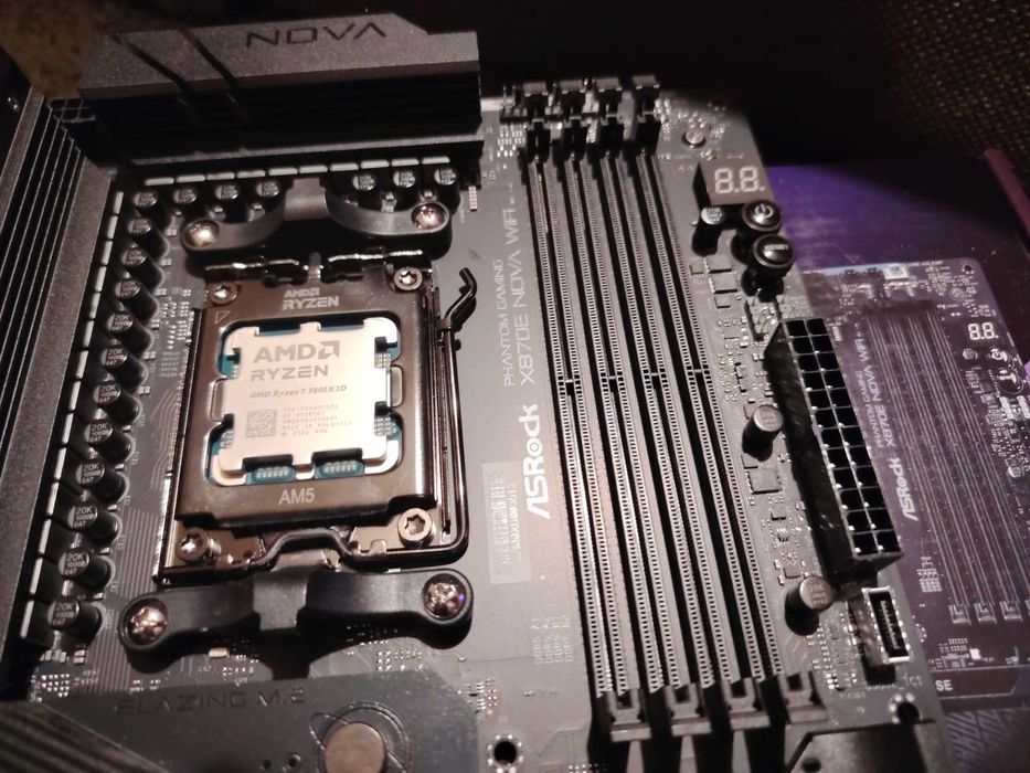 ASRock Phantom Gaming X870E Nova WiFi + Ryzen 7 9800X3D, 8 cores, 5.2Ghz, 96MB, AM5