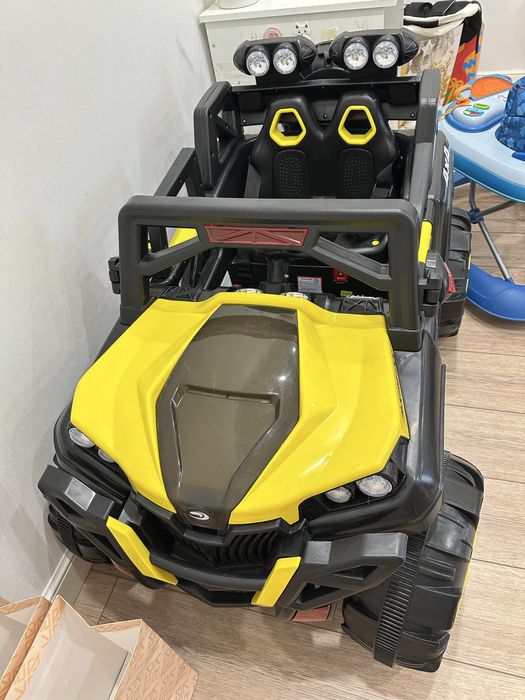 Продам электромобиль детский