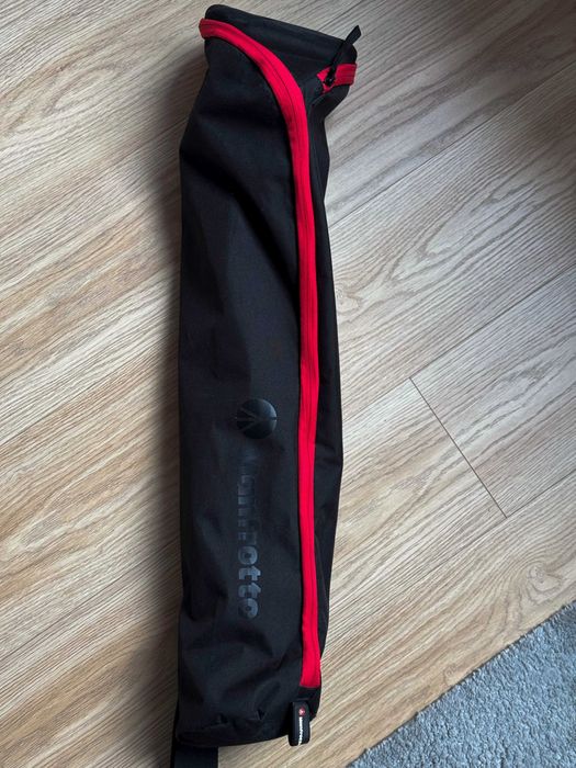 Продавам статив Manfrotto в перфектно състояние.