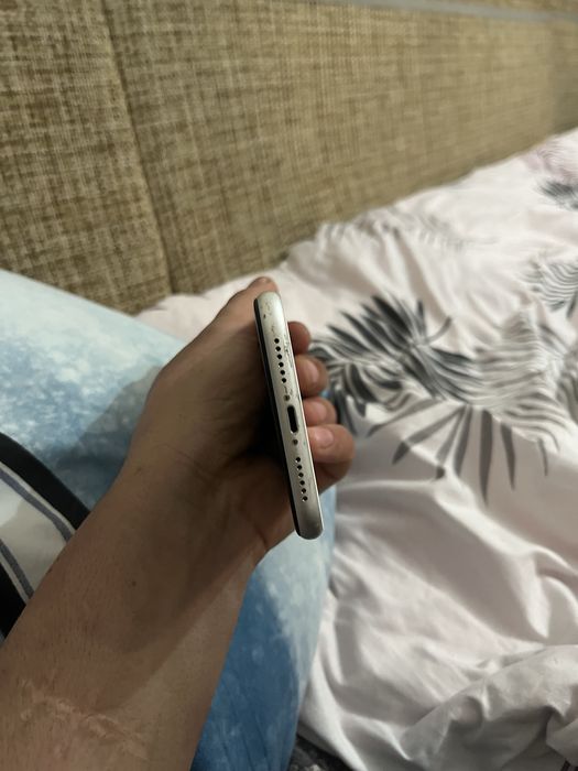 Продам Айфон 11 64гб