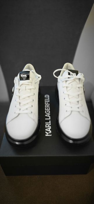 Vând Karl lagerfeld