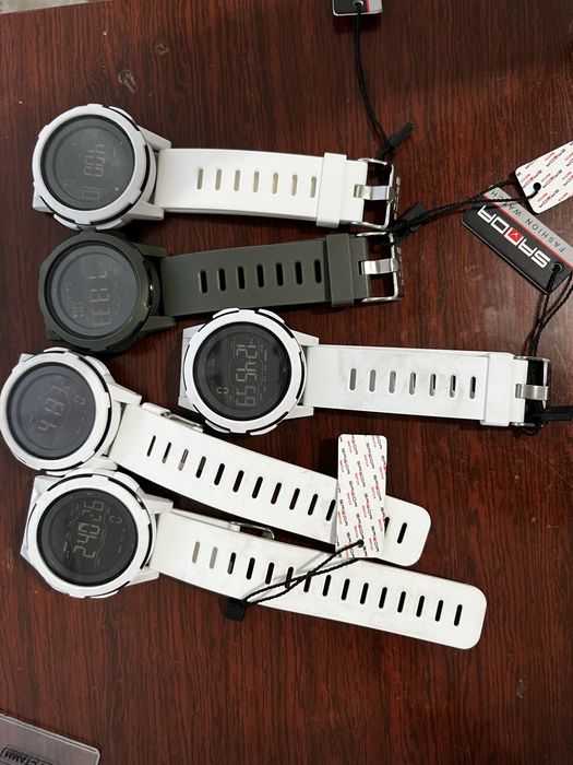 Распродаю электронные часы по 2000