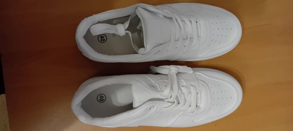 Нови дамски кецове - 40 номер