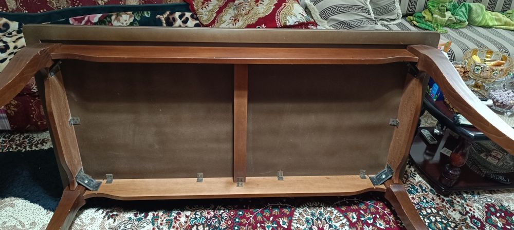 Стол столовый деревянный