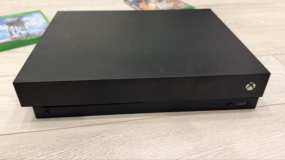Продам Xbox one X 1 tb