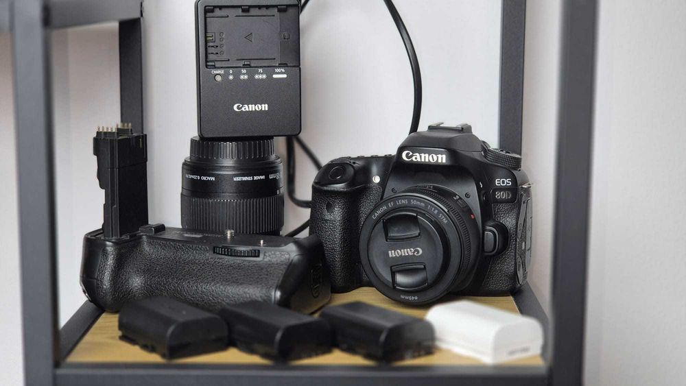 Canon EOS 80D + 50mm f/1.8 STM + 18-55 IS STM + Grip + 4 Baterii + Incarcator