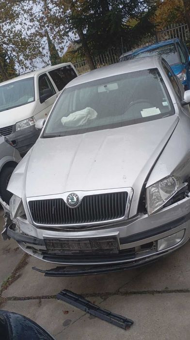 Продавам шкода октавия 2007  1,9 77кв  105 кс колата е за части