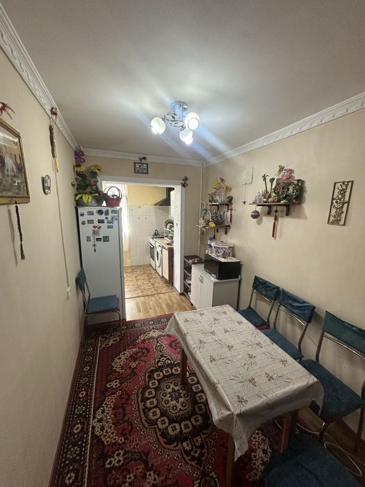 Продается  3 комнатная  квартира 2 этаж