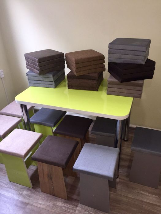 Продам стол и 4 табуретки