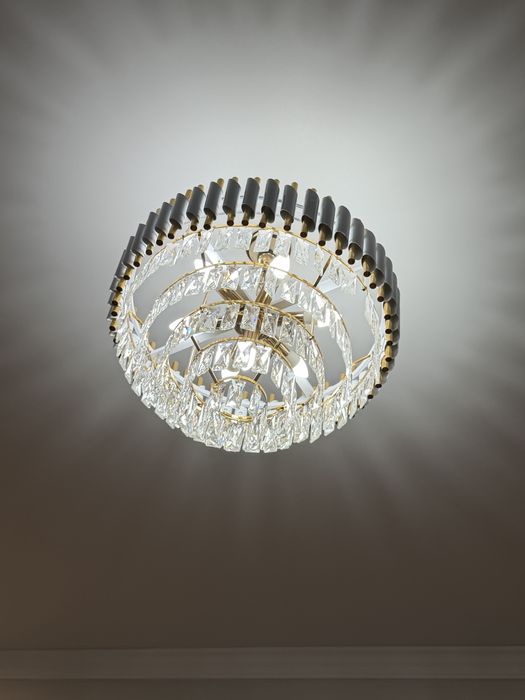 Продам люстру б/у