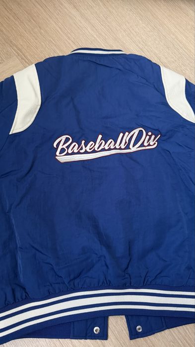 Весенний бомбер зара